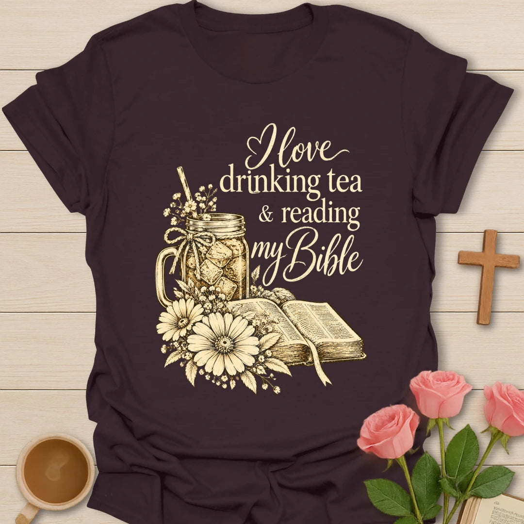 I love drinking tea and reading my Bible t-shirt with a mason jar of iced tea, daisies, and an open Bible - Dark Chocolate