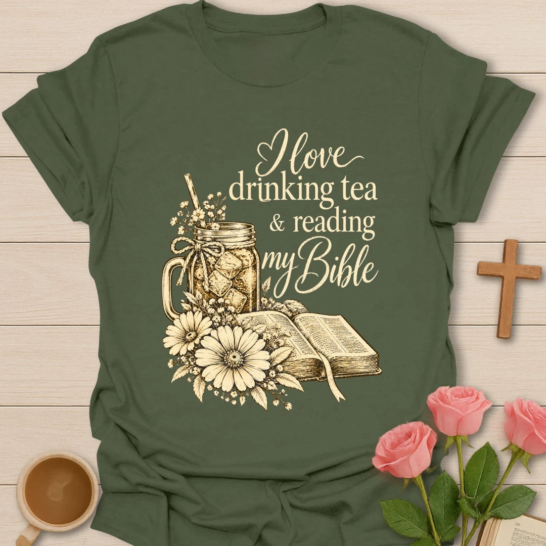 I love drinking tea and reading my Bible t-shirt with a mason jar of iced tea, daisies, and an open Bible - Military Green