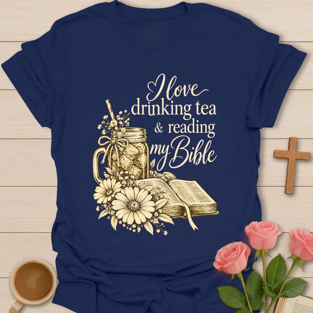 I love drinking tea and reading my Bible t-shirt with a mason jar of iced tea, daisies, and an open Bible - Navy